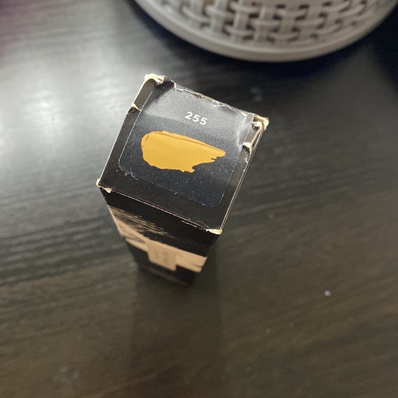 Fenty Beauty Pro Filtr Hydrating Longwear Foundation - Picture 2 of 3